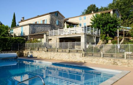 G&icirc;te n&deg;110009 Joyeuse - Ard&egrave;che - La Piscine