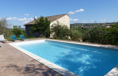 Piscine avec une belle vue sur Joyeuse Gîte n°110712 Joyeuse - Ardèche - Piscine avec une belle vue sur Joyeuse