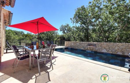 G&icirc;te n&deg;113719 Labastide-de-Virac - Ard&egrave;che - Piscine privative entour&eacute;e de ch&ecirc;nes