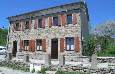 G&icirc;te n&deg;144002 Loubaresse - Ard&egrave;che - G&icirc;te Les Airelles situ&eacute; &agrave; droite