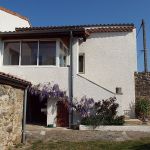 G&icirc;te C&ocirc;t&eacute; cour ferm&eacute;e au sud