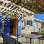 Pour vos repas &agrave; l'ombre d'une pergola