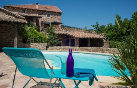 Détente au bord de la piscine ! Gîte n°176700 Planzolles - Ardèche - Détente au bord de la piscine !