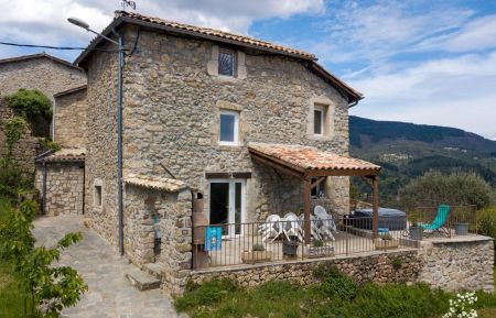 G&icirc;te n&deg;178707 Pont-de-Labeaume - Ard&egrave;che - Le g&icirc;te et sa terrasse