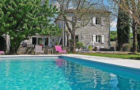 G&icirc;te n&deg;183707 Pradons - Ard&egrave;che - Belle maison en pierres avec jardin et piscine