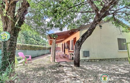 G&icirc;te n&deg;207073 Saint-Alban-Auriolles - Ard&egrave;che - G&icirc;te mitoyen avec espace ext&eacute;rieur priv&eacute; et terrasse couverte