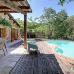 Maison ind&eacute;pendante de caract&egrave;re avec piscine priv&eacute;e face &agrave; la nature