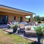 Villa avec piscine priv&eacute;e, terrasse couverte