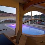 piscine couverte et chauff&eacute;e, partag&eacute;e