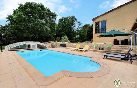 G&icirc;te n&deg;279703 Saint-Montan - Ard&egrave;che - Piscine du propri&eacute;taire partag&eacute;e avec le locataire certains jours de la semaine. 