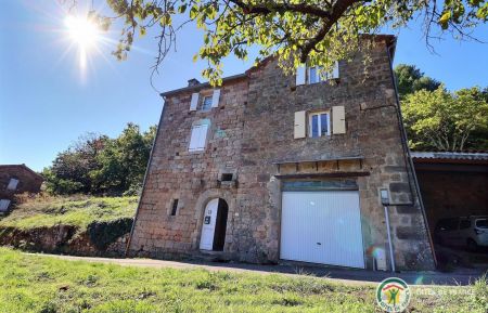 G&icirc;te n&deg;284003 Saint-Pierre-Saint-Jean - Ard&egrave;che - Maison en pierres avec vue magnifique sur les C&eacute;vennes ard&eacute;choises