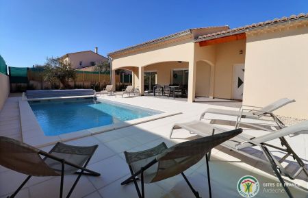 G&icirc;te n&deg;291726 Saint-Rem&egrave;ze - Ard&egrave;che - Villa ind&eacute;pendante tout confort avec piscine priv&eacute;e