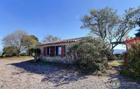 G&icirc;te n&deg;306015 Sampzon - Ard&egrave;che - Petit mazet avec vue magnifique pour 2 personnes