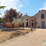 Joli gîte mitoyen avec jardin à quelques pas de la rivière Joli gîte mitoyen avec jardin à quelques pas de la rivière
