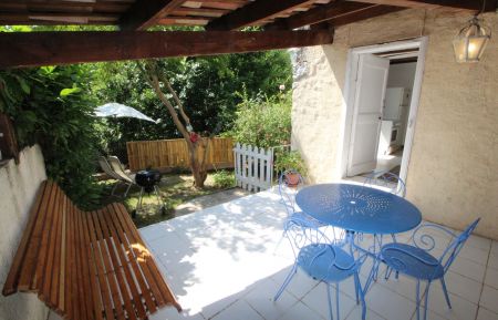 G&icirc;te n&deg;322037 Thueyts - Ard&egrave;che - La terrasse privative du g&icirc;te