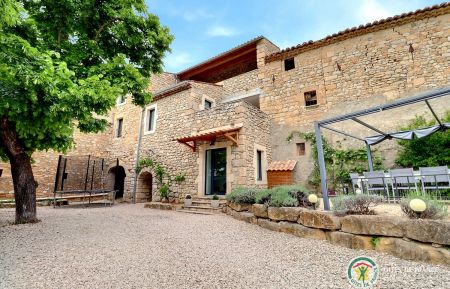 G&icirc;te n&deg;328712 Vagnas - Ard&egrave;che - Mas enti&egrave;rement r&eacute;nov&eacute; avec cour int&eacute;rieure