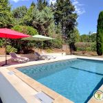 Piscine priv&eacute;e s&eacute;curis&eacute;e et grand jardin clos