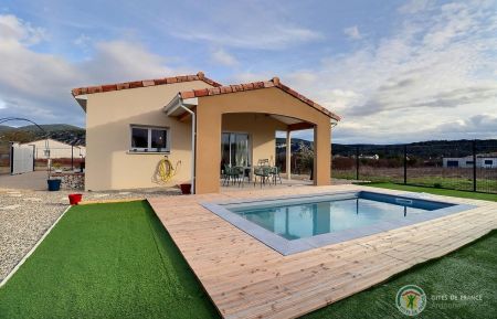G&icirc;te n&deg;330773 Vallon-Pont-d'Arc - Ard&egrave;che - Villa ind&eacute;pendante avec piscine priv&eacute;e terrain clos