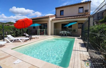 G&icirc;te n&deg;330780 Vallon-Pont-d'Arc - Ard&egrave;che - G&icirc;te mitoyen avec piscine privative dans le centre de Vallon Pont d'Arc