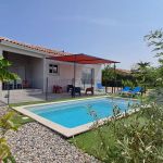 Villa ind&eacute;pendante avec piscine priv&eacute;e terrasse couverte et climatisation