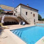 Maison de village avec piscine privative, cour fermée et jardin Maison de village avec piscine privative, cour fermée et jardin