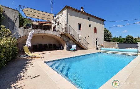 Maison de village avec piscine privative, cour fermée et jardin Gîte n°341707 Villeneuve-de-Berg - Ardèche - Maison de village avec piscine privative, cour fermée et jardin