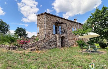 G&icirc;te n&deg;343700 Vinezac - Ard&egrave;che - La Feneyre - maison en pierres