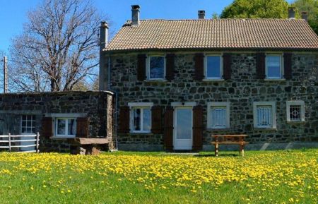La Redoute, partie gîte et sa terrasse privative Gîte n°49002 Le Chambon - Ardèche - La Redoute, partie gîte et sa terrasse privative