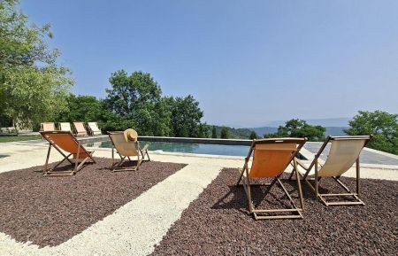 G&icirc;te n&deg;74006 Creysseilles - Ard&egrave;che - Piscine partag&eacute;e,commune au Domaine
elle n'est pas couverte, pas chauff&eacute;e. 