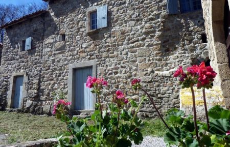 G&icirc;te n&deg;98007 Gourdon - Ard&egrave;che - photo