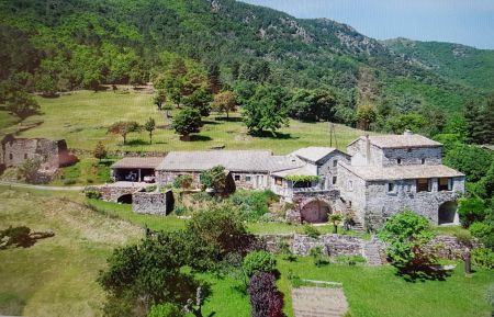 G&icirc;te n&deg;100716 Gravi&egrave;res - Ard&egrave;che - LES ALAUZAS