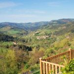 Vue depuis le balcon sur la vall&eacute;e du Doux