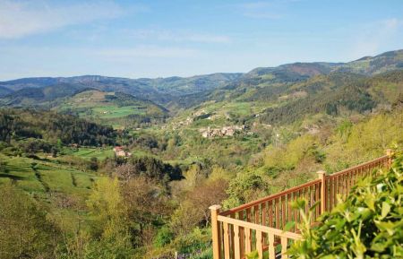 Vue depuis le balcon sur la vallée du Doux Gîte n°114705 Labatie-d'Andaure - Ardèche - Vue depuis le balcon sur la vallée du Doux