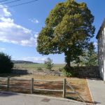 G&icirc;te Narcisse et son espace ext&eacute;rieur commun avec un salon de jardin privatif &agrave; chacun