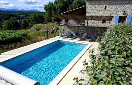 Piscine privée dans un magnifique cadre Gîte n°207083 Saint-Alban-Auriolles - Ardèche - Piscine privée dans un magnifique cadre
