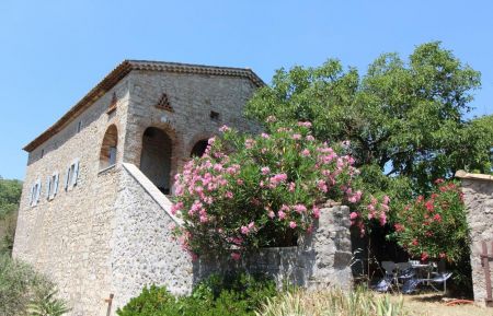 G&icirc;te n&deg;211006 Saint-Andr&eacute;-de-Cruzi&egrave;res - Ard&egrave;che - Le Mas St Gilles avec un beau et vaste jardin