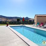Villa ind&eacute;pendante avec piscine priv&eacute;e et jardin clos avec terrasse couverte