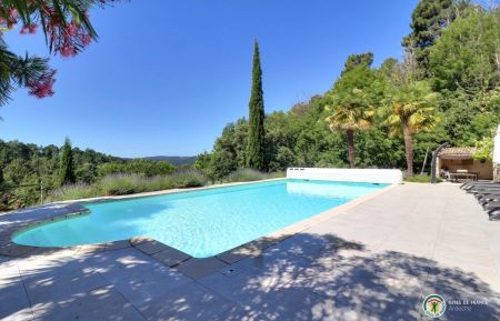 G&icirc;te n&deg;58005 Chassiers - Ard&egrave;che - Vue panoramique depuis la piscine !