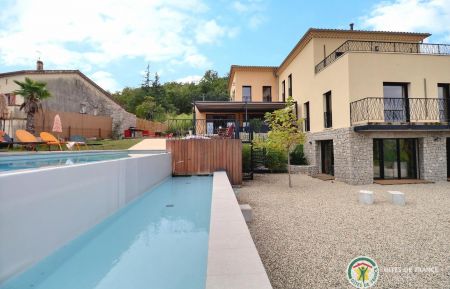 Le Studio de la Villa Balazuc pour 2 personnes avec équipement haut de gamme piscine privée, salle de cinéma et espace détente sauna jacuzzi Gîte n°23724 Balazuc - Ardèche - Le Studio de la Villa Balazuc pour 2 personnes avec équipement haut de gamme piscine privée, salle de cinéma et espace détente sauna jacuzzi