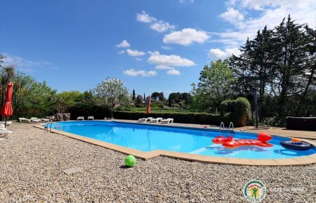 G&icirc;te n&deg;61712 Chauzon - Ard&egrave;che - Le Mas Boyer, grand parc arbor&eacute;, belle piscine commune 
