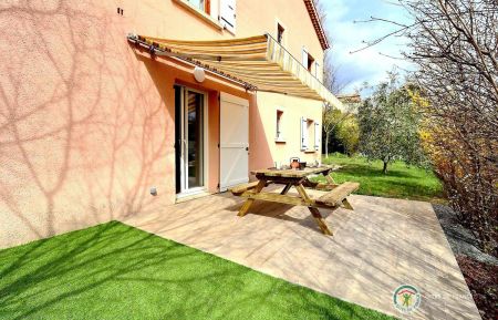 G&icirc;te n&deg;145706 Lussas - Ard&egrave;che - Une des 2 terrasses du g&icirc;te