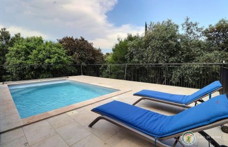 G&icirc;te n&deg;113718 Labastide-de-Virac - Ard&egrave;che - Piscine &agrave; partager autour de ch&ecirc;nes blancs