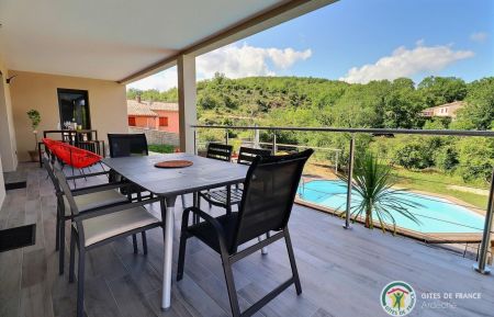 G&icirc;te n&deg;183705 Pradons - Ard&egrave;che - Terrasse couverte avec espace d&eacute;tente, repas et ap&eacute;ritif