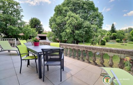 G&icirc;te n&deg;207713 Saint-Alban-Auriolles - Ard&egrave;che - Terrasse avec jolie vue sur le jardin