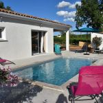 Piscine chauff&eacute;e, terrasse couverte et terrain de p&eacute;tanque