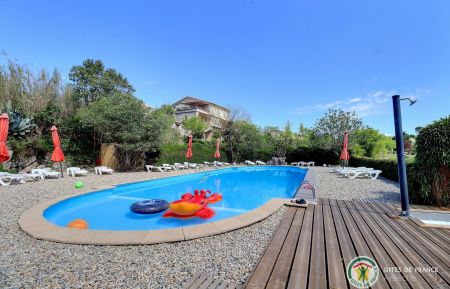 G&icirc;te n&deg;61711 Chauzon - Ard&egrave;che - Le Mas Boyer avec grand parc arbor&eacute; et piscine commune
