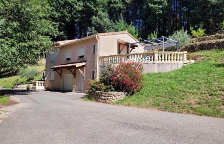 G&icirc;te n&deg;156704 Meyras - Ard&egrave;che - Le g&icirc;te et sa belle terrasse au 1er niveau