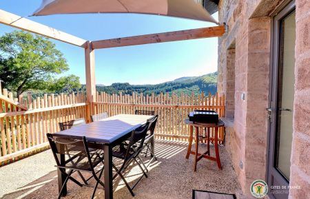 Terrasse fermée avec salon de jardin et plancha Gîte n°80702 Devesset - Ardèche - Terrasse fermée avec salon de jardin et plancha
