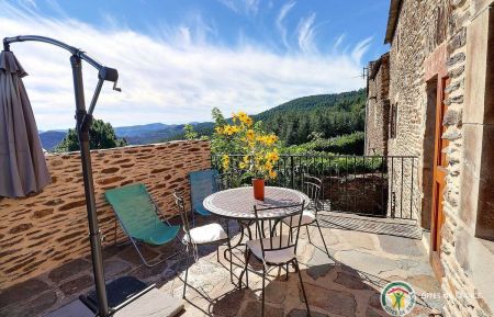 G&icirc;te n&deg;148011 Malbosc - Ard&egrave;che - Jolie terrasse ensoleill&eacute;e avec une vue magnifique sur les C&eacute;vennes