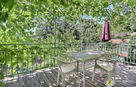 G&icirc;te n&deg;348044 Vog&uuml;&eacute; - Ard&egrave;che - Terrasse ombrag&eacute;e